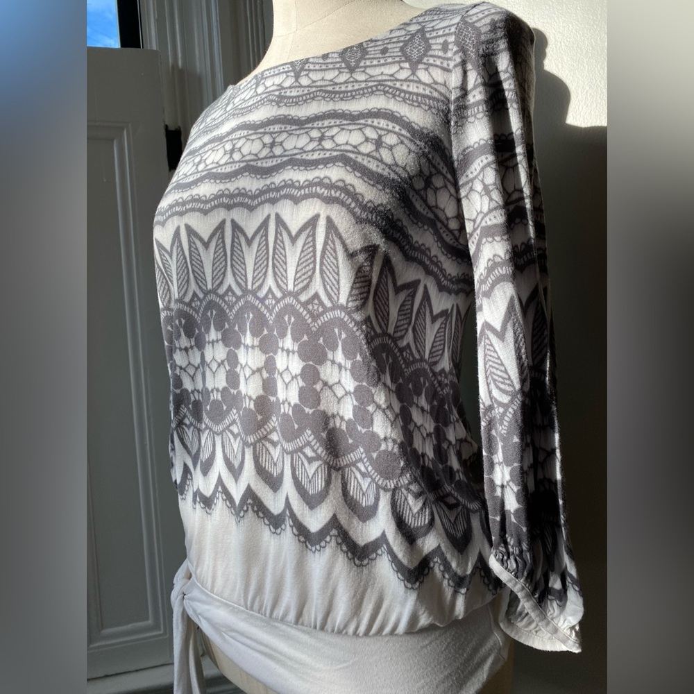 Deletta women’s long sleeve white and grey pattern cotton top size small